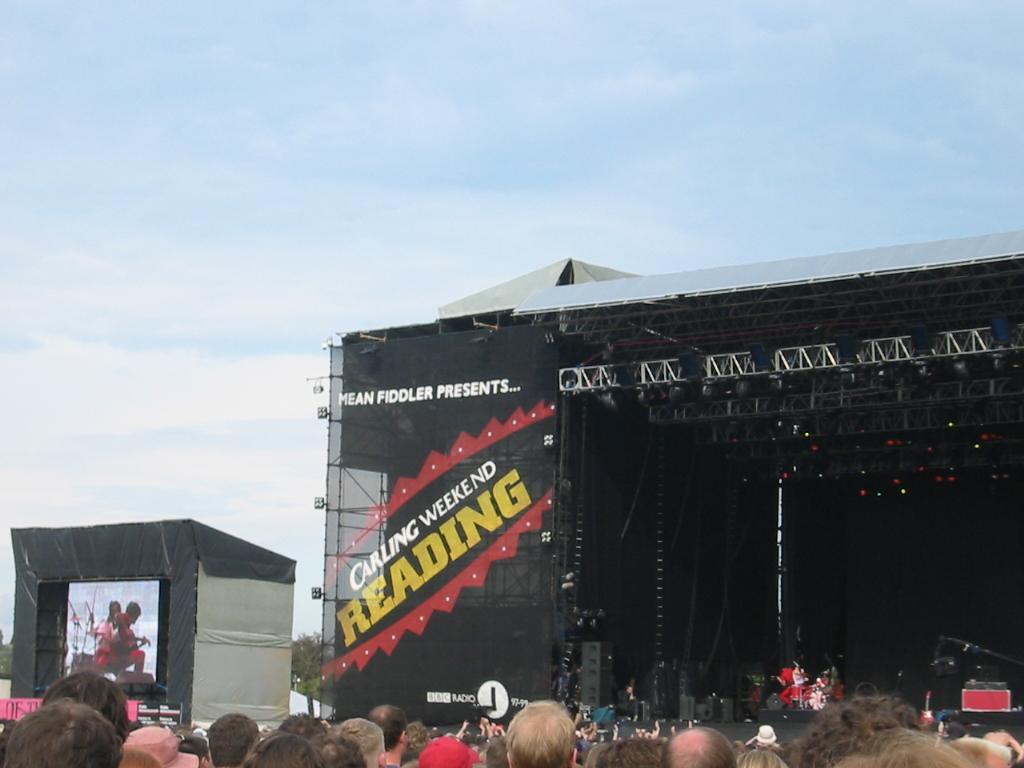 107-0709_IMG_The_White_Stripes