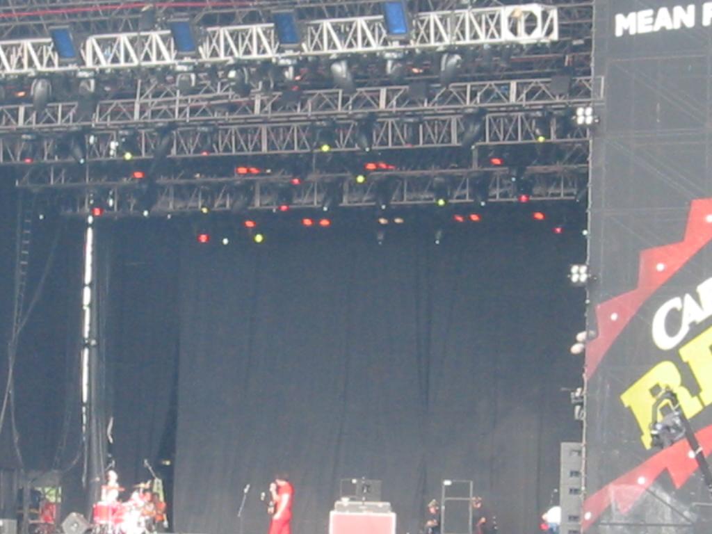 107-0706_IMG_The_White_Stripes