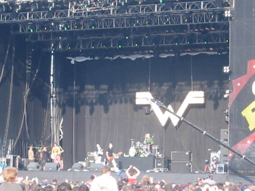 107-0712_IMG_Weezer