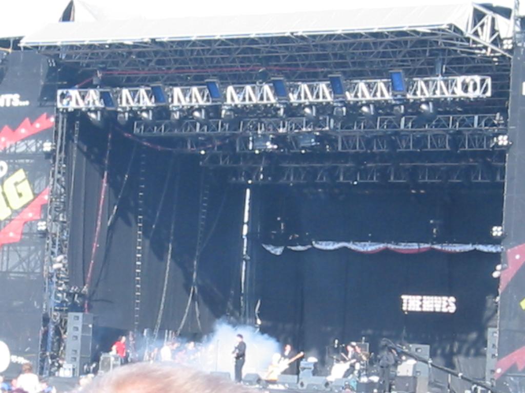 108-0813_IMG_The_Hives